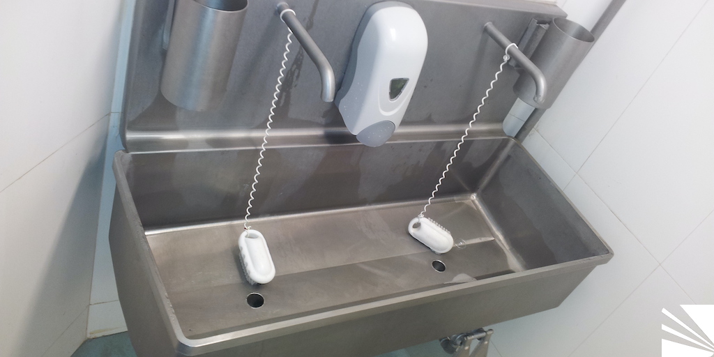 Lavamanos colectivo de pared