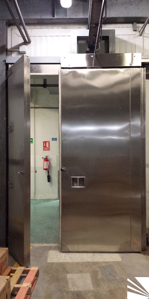 Puerta inoxidable para cuarto canalero